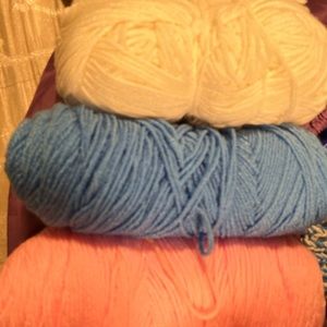Three color knitting set